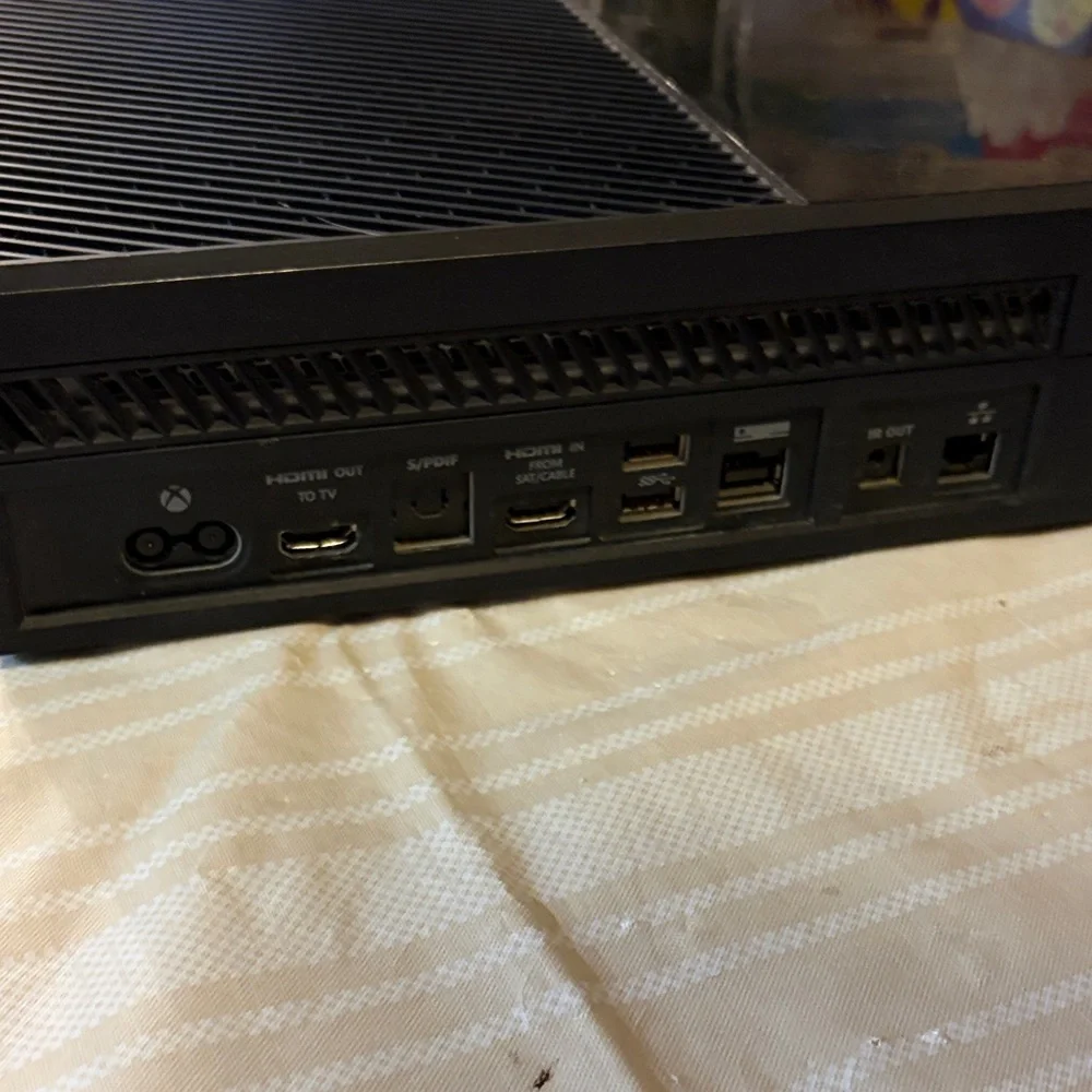 Xbox One Gaming Console, cord and 2 controllers - Picture 4 of 6